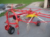 Maschinen u. Ger�te: Verkaufe P�ttinger Euro Top 340U Schwader mit Tastrad, Preis: E 2.500,-, 05373/8155.