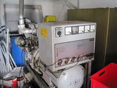 Maschinen u. Ger�te: Dieselaggregat: 21,6 KW, 1000 l Tank, Auspuffanlage; Selbstabbau: VB E 3.000,- Info: +43(699)11069503.