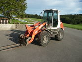 Maschinen u. Ger�te: Radlader Atlas 65, 4,8 t, 65 PS, Bj. 2005, 2800 Bstd., 2 Schaufeln, Palettengabel, hydr. Schnellwechsler Tel.: 0650/7478265.
