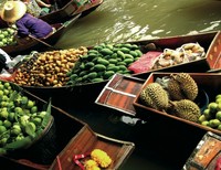 schwimmende m�rkte. Die so genannten Floating Markets in Thailand lassen die Herzen von Freunden exotischer Fr�chte h�her schlagen. &copy;Dreamstime