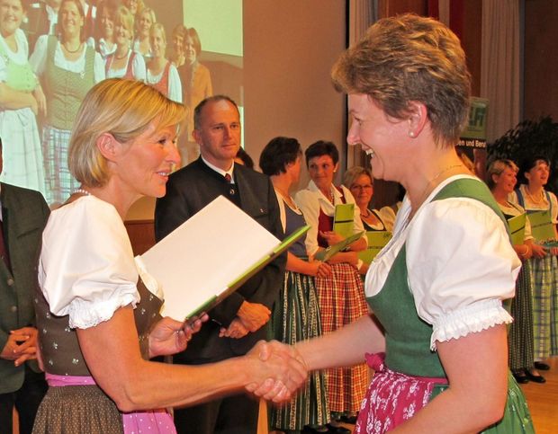 Zertifikatsverleihung_2012_19_web_crop.jpg � Widmoser