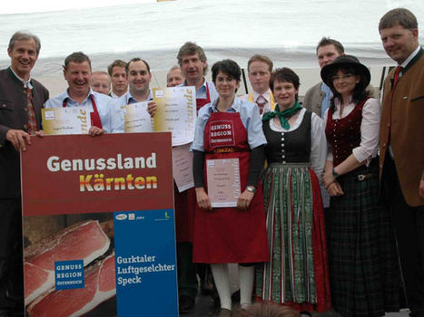 Prämierte Speckbauern und Gratulanten © Archiv Prämierte Speckbauern und Gratulanten © Archiv