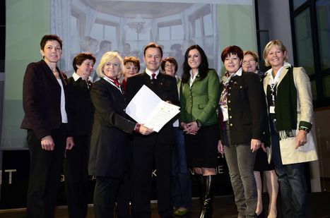Bildungs-Resolution an Berlakovich und K�stinger �bergeben &copy; Archiv