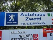 Beschriftung Werbetafel Fussballplatz &copy; Archiv
