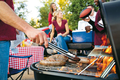 "Hochsaison f�r Grillmeister" &copy; Archiv