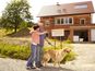 Lagerhausfamilie mit Hund